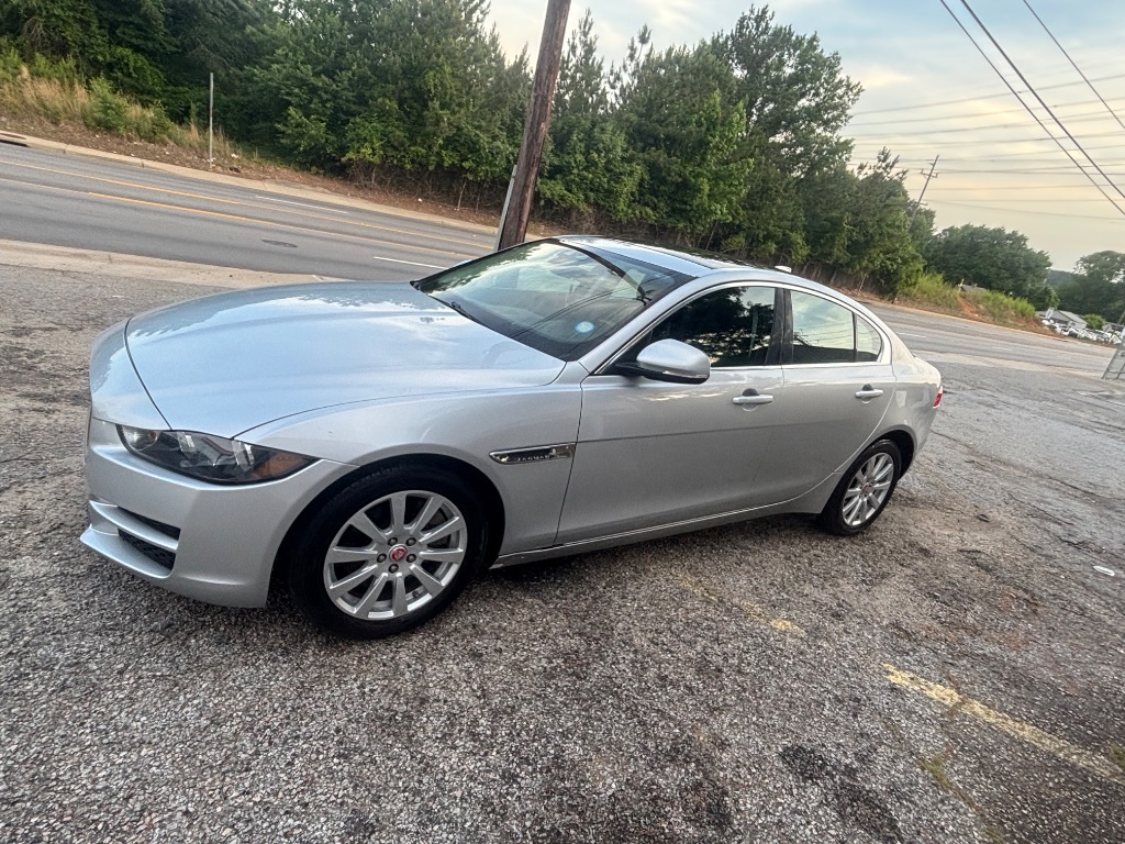 2019 Jaguar XE 25t's photo